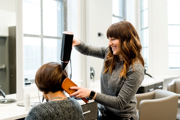 Szkolenie okresowe BHP dla fryzjerów i pracowników salonów kosmetycznych